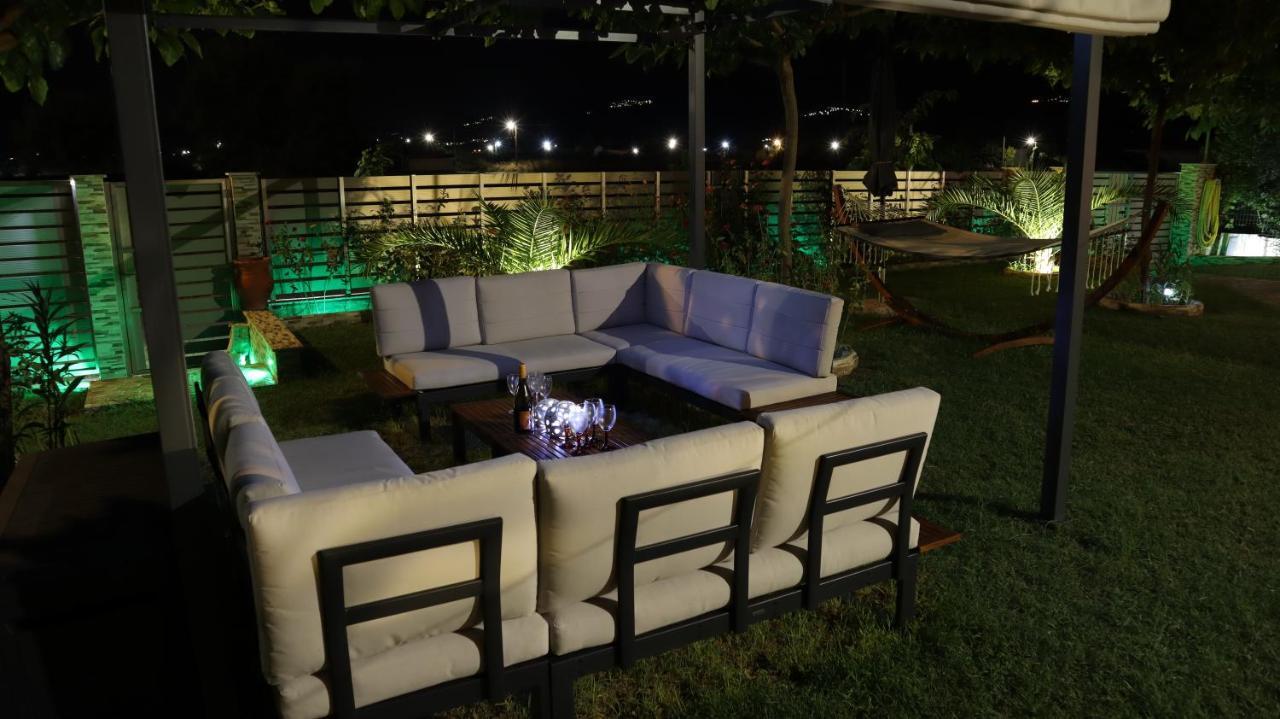Costa Petra - Luxury Seaside Cottage With Garden - Vacation House For Families In Greece Nea Mesagkala Exterior photo
