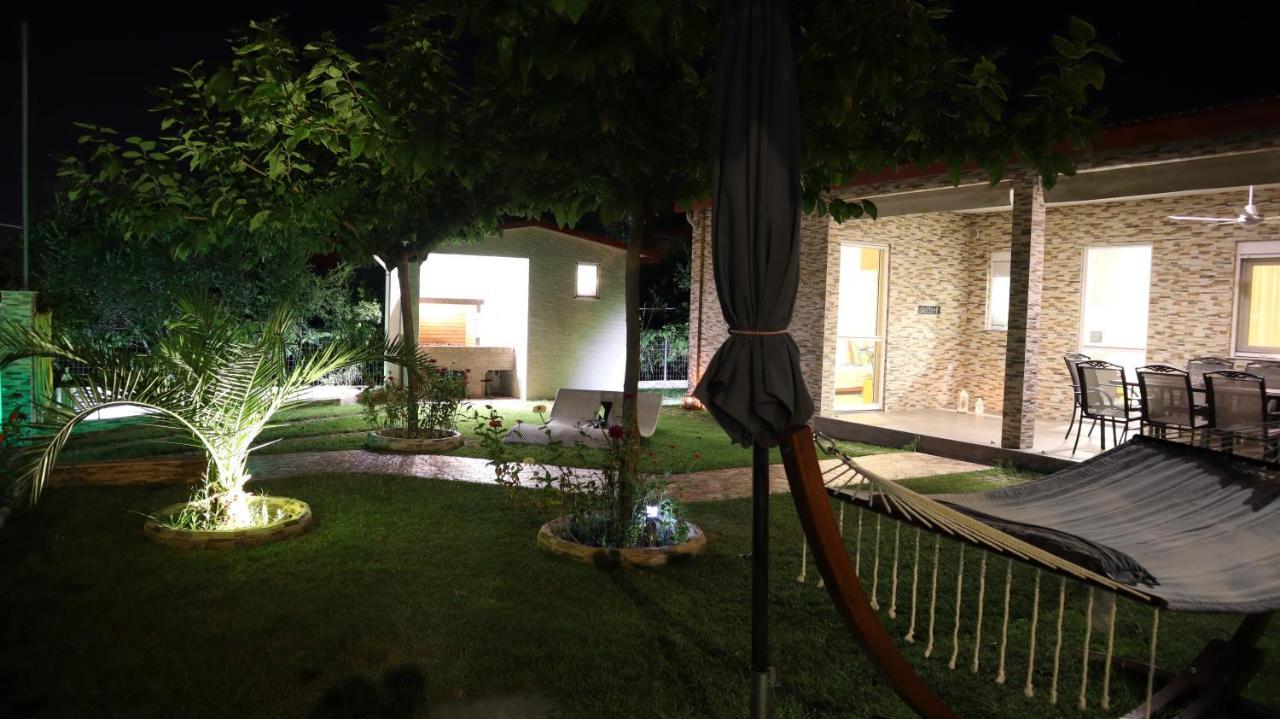 Costa Petra - Luxury Seaside Cottage With Garden - Vacation House For Families In Greece Nea Mesagkala Exterior photo