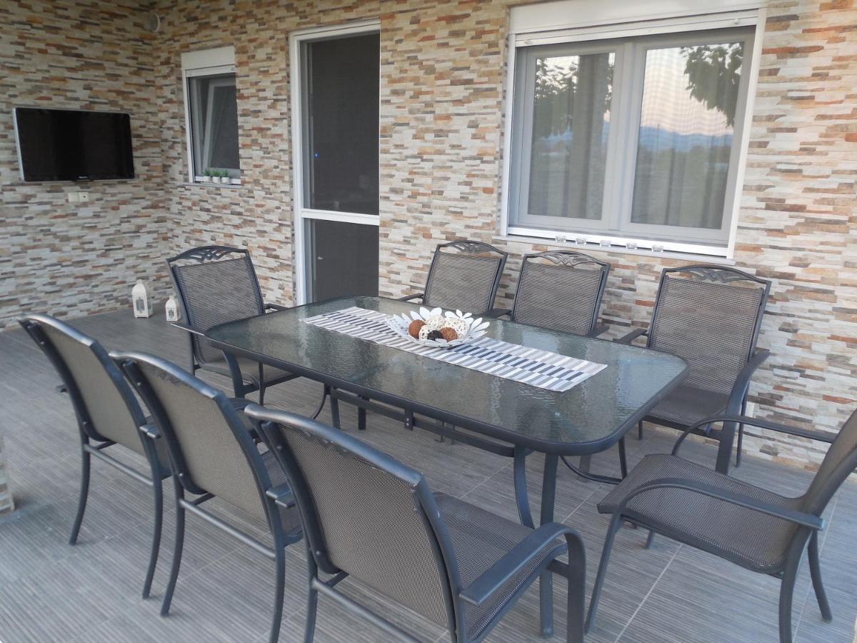 Costa Petra - Luxury Seaside Cottage With Garden - Vacation House For Families In Greece Nea Mesagkala Exterior photo